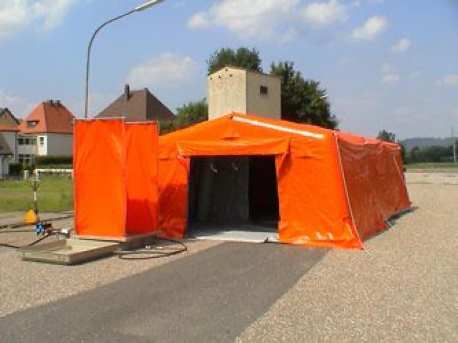 Dekon-P – Eingang Duschzelt