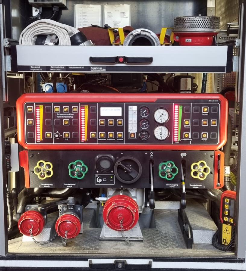 HLF 20 – Heckansicht / Pumpenbedienstand