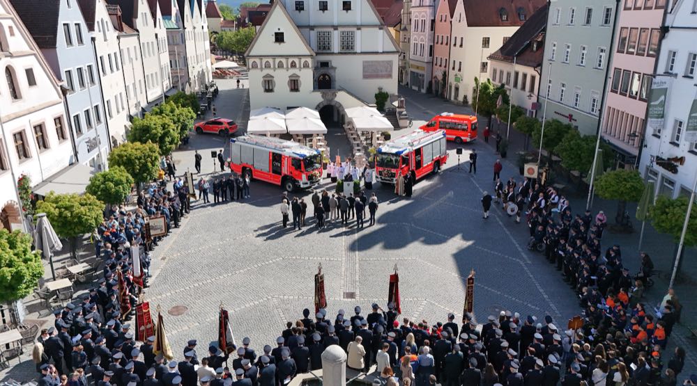 Feierstunde mit Segnung und Indienststellung von zwei neuen Hilfeleistungs-Löschfahrzeugen