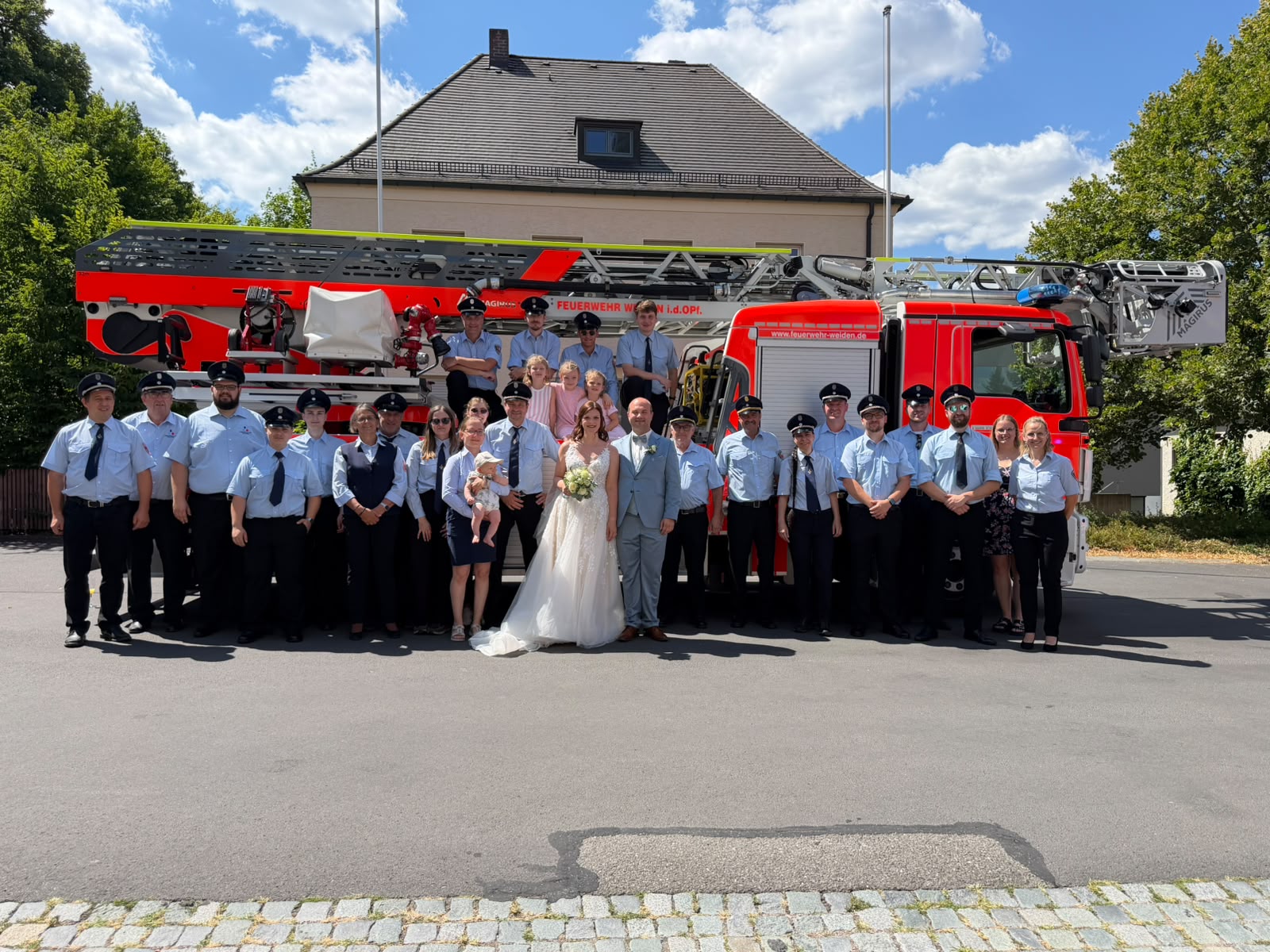 Zum Vergrößern klicken Hoch hinaus mit der Drehleiter