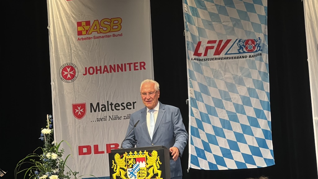 Übergabe neuer Katastrophenschutzfahrzeuge in Gunzenhausen